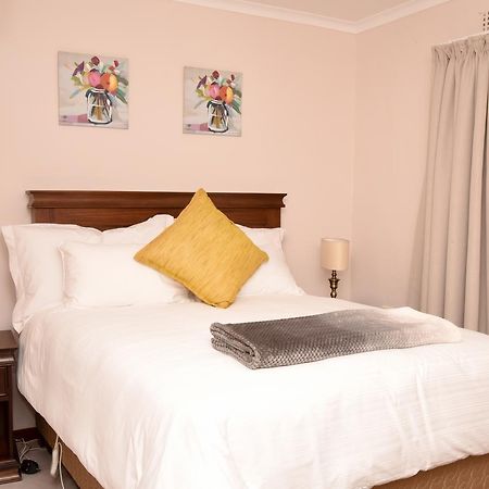 Vinolux Guest House Мтхатха Екстериор снимка