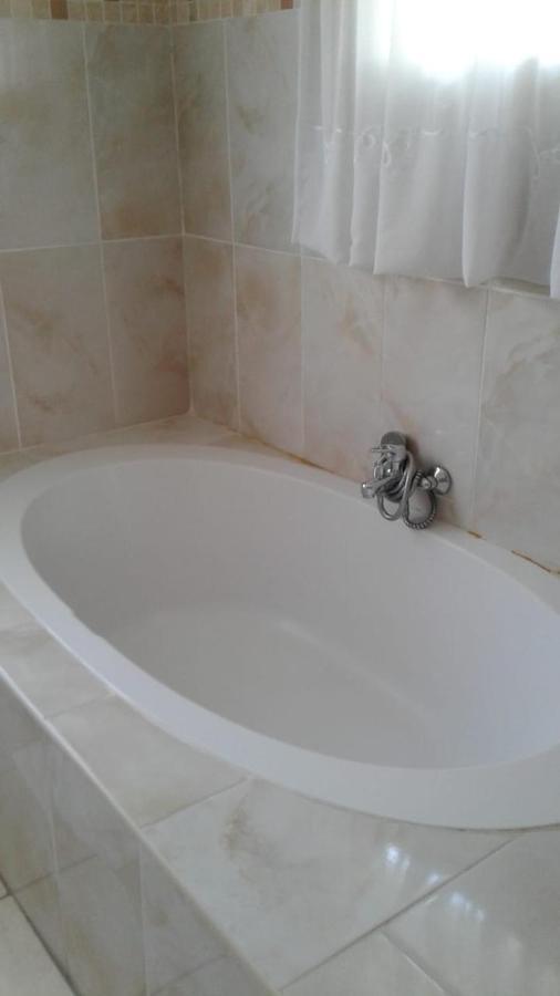 Vinolux Guest House Мтхатха Екстериор снимка