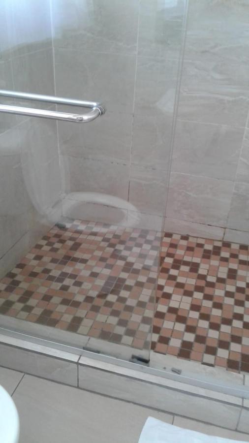 Vinolux Guest House Мтхатха Екстериор снимка