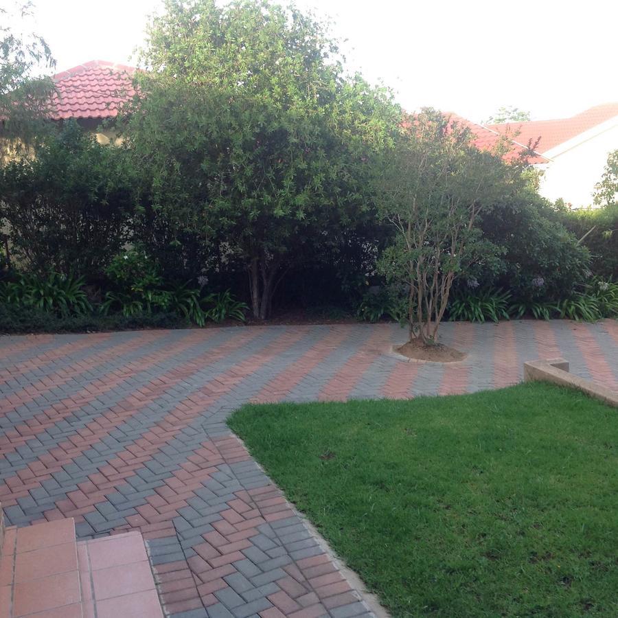 Vinolux Guest House Мтхатха Екстериор снимка